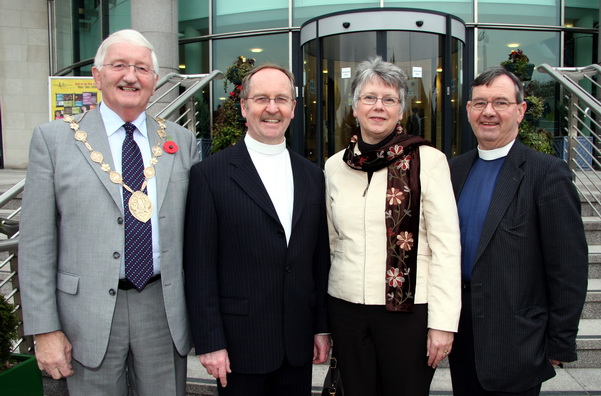 Lisburn Mayor, Councillor Ronnie Crawford welcomes the Moderator of the General Assembly, The Rt Rev Dr Donald Patton, his Wife Florence and the Moderator of Dromore Presbytery, the Rev David Porter (Minister of Second Dromara Presbyterian Church) to the Lagan Valley Island where he hosted a reception in the Mayor�s Parlour last Tuesday afternoon (4th November). 