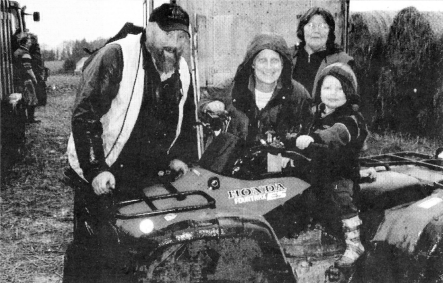 US4707-Mercer and Miriam Ward, Elizabeth Anderson and grandson James at Hillsborough ploughing society's match.