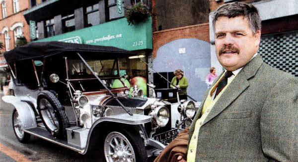 Jim Black with his 1910 Rolls Royce Silver Ghost back in Lisburn. US3909-516cd