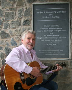 Noel McMaster pictured at a stone plaque at the Lock Keeper’s Cottage and Visitor’s Centre, on which is inscribed his name and a couple of lines from one of his songs.  