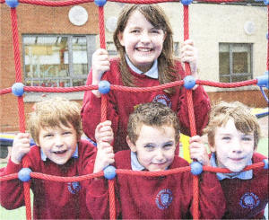 Children enjoying the play park at the new Pond Park Primary School. US1709-S27cCD