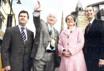 Minister for Social Development Margaret Ritchie meets with Jeffrey Donaldson MP, Lisburn Mayor Ronnie Crawford and Edwin Poets MLA. US0909-136A0 Picture By: Aidan O'Reilly