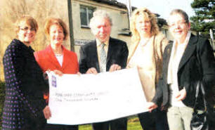 Social Development Minister, Margaret Ritchie MLA, Sylvia Doran Chairperson of 0aklee Housing Association, Ian Elliott Group Chief Executive of 0aklee Housing Association, Maria Baker Chairperson of the Pond Park Community Group and Yvonne Edwards Treasurer of the Pond Park Community Group. US1210-