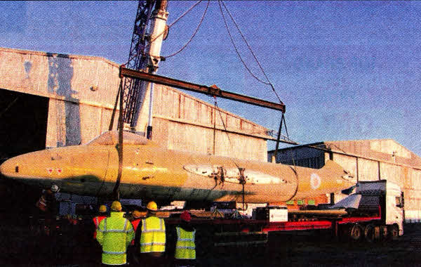 Canberra PR9 fuselage being unloaded
