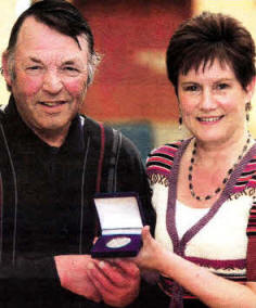 Ivan Crawford receiving 60 year medal from Dr Helen Whitehead. US1510- 117A0