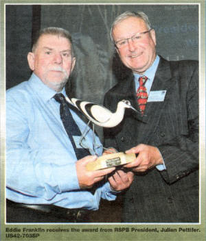 Eddie Franklin receives the award from RSPS President, Julian Pettifer. US42-703SP