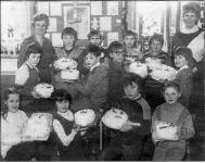 Pupils of St James's Primary with their annual Christmas Cake tradition. US22720SP