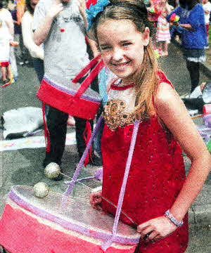 Beth Murtagh taking part in the Colin Neighbourhood Partnership Family Fun Day and Carnival Parade. US3313-114A0