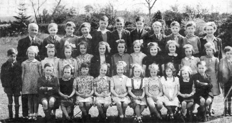 Carr Primary School, Carryduff and shows the pupils and Master Scott and his wife Mrs Scott.