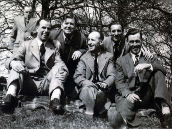 L/Back Tomas Rooney (Butcher) L/R Arthur Rooney, (Fishmonger) Billy McConnell (Butcher), Tommy Rooney (Butcher), Harry Kerr & Bobbie Rooney (Brickey)